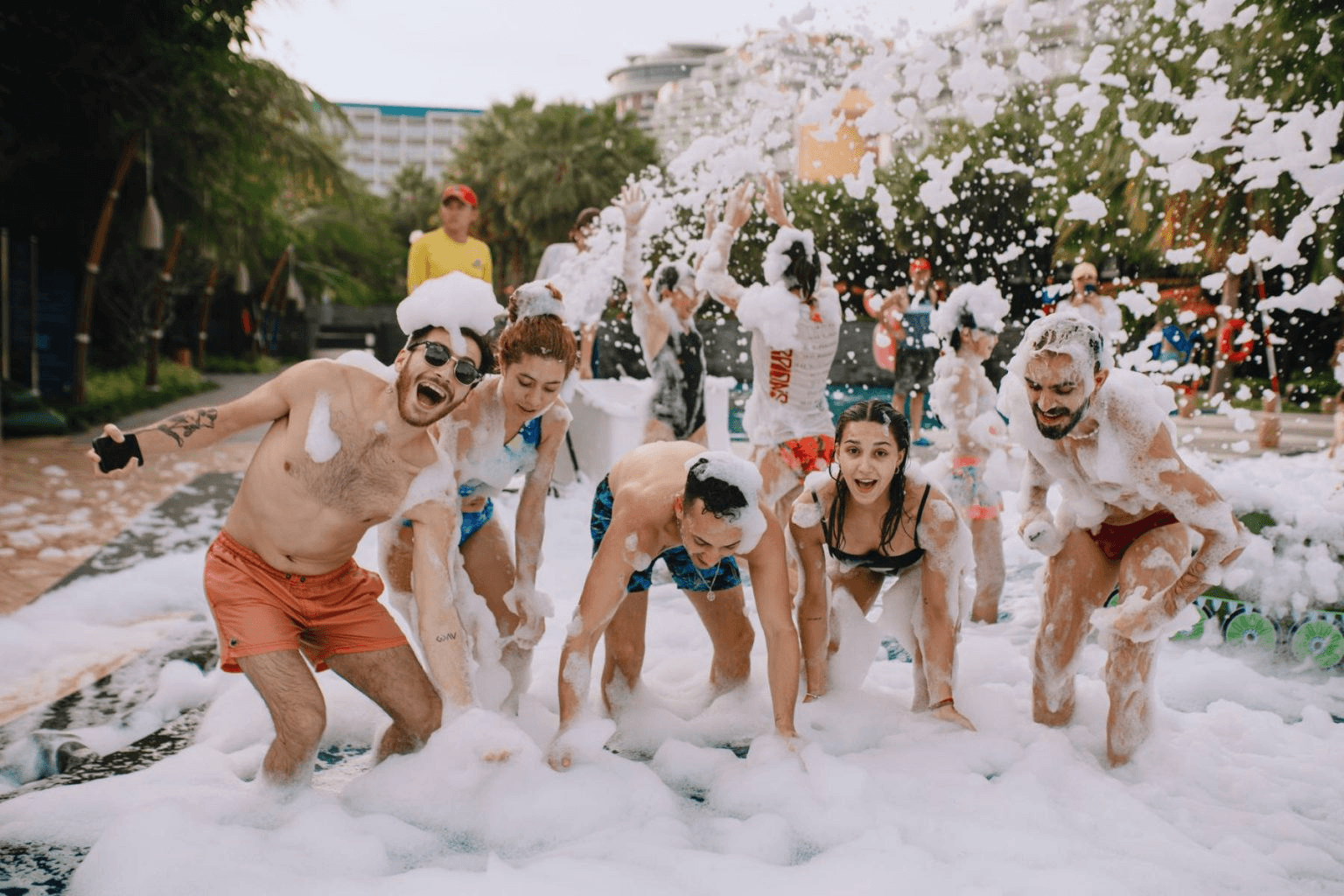 Premier Residences Phu Quoc Emerald Bay là sự lựa chọn không thể tuyệt vời hơn cho những yêu thích pool party bên biển Phú Quốc