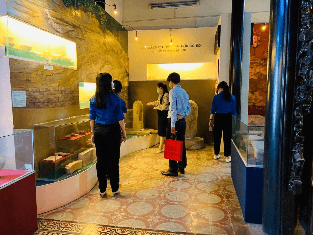 Văn hóa Óc Eo được trưng bày bên trong bảo tàng Kiên Giang