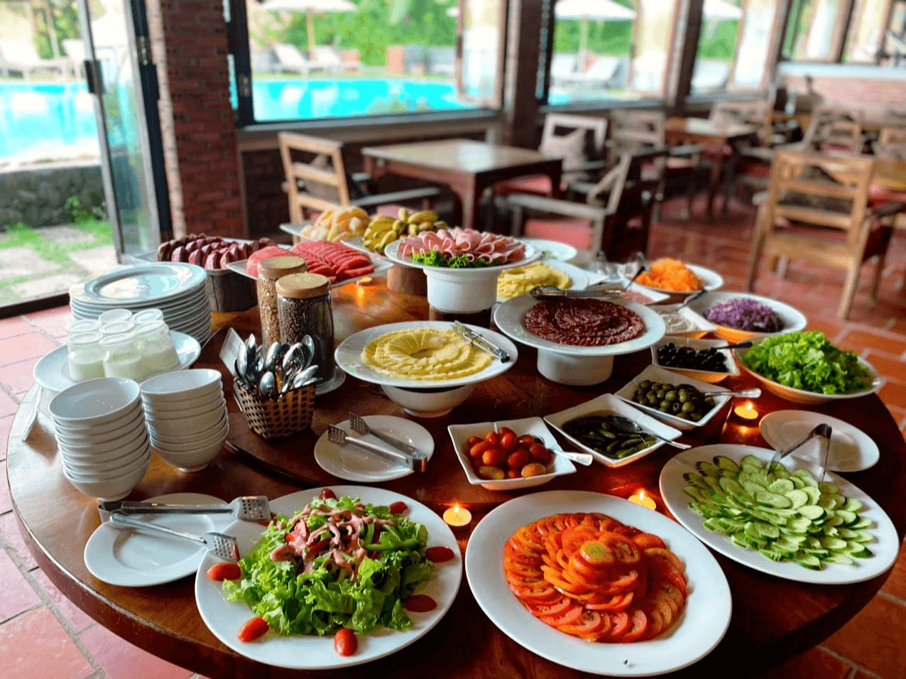 Các món ăn đa dạng Âu - Á tại nhà hàng Ancarine Restaurant