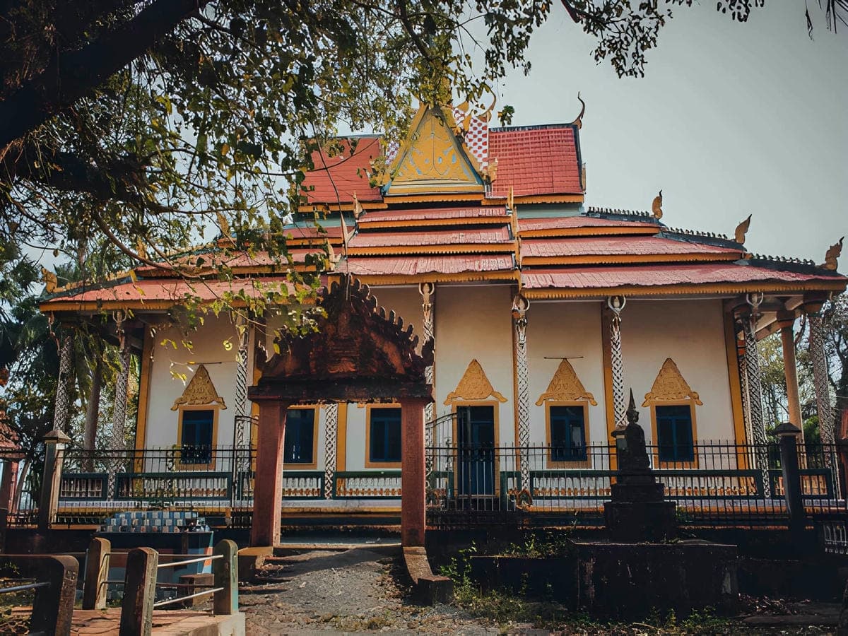 Kiến trúc Chùa Koh Kas mang đậm dấu ấn văn hóa Khmer truyền thống.