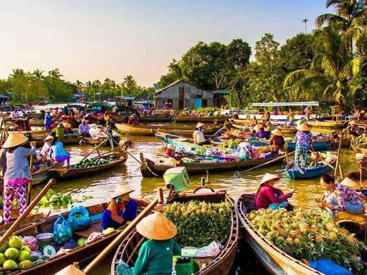 Chợ nổi Long Xuyên góp phần duy trì bản sắc sông nước trong đời sống đô thị An Giang.