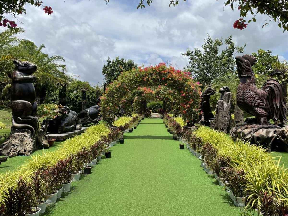 Không gian vui chơi tại Mỹ Luông phù hợp cho gia đình và trẻ nhỏ giữa cảnh quan xanh mát.