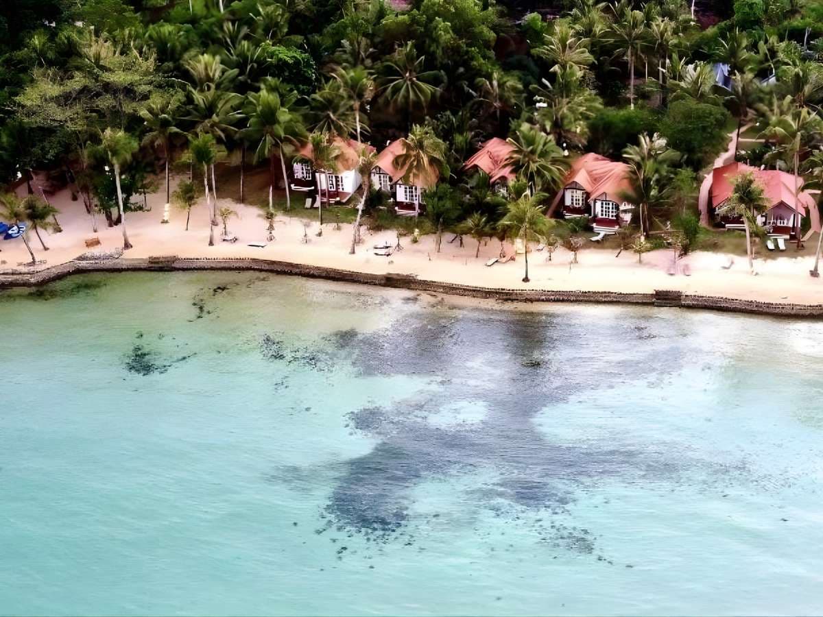 Ánh sáng đầu ngày phủ mặt biển Peppercorn Beach Resort, tạo không gian yên bình tại khu vực Gành Dầu.