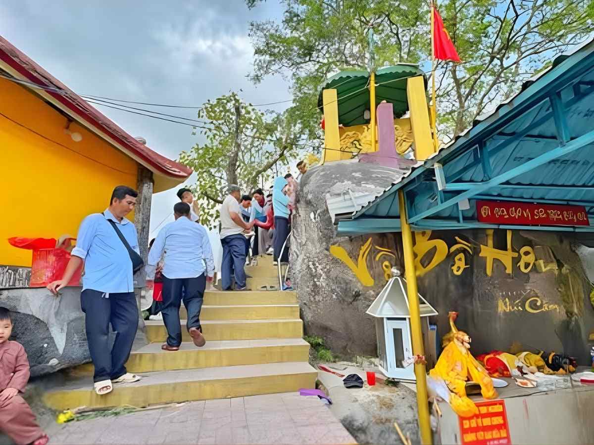 Điện Bồ Hong giữ vai trò quan trọng trong bảo tồn giá trị lịch sử văn hóa địa phương.