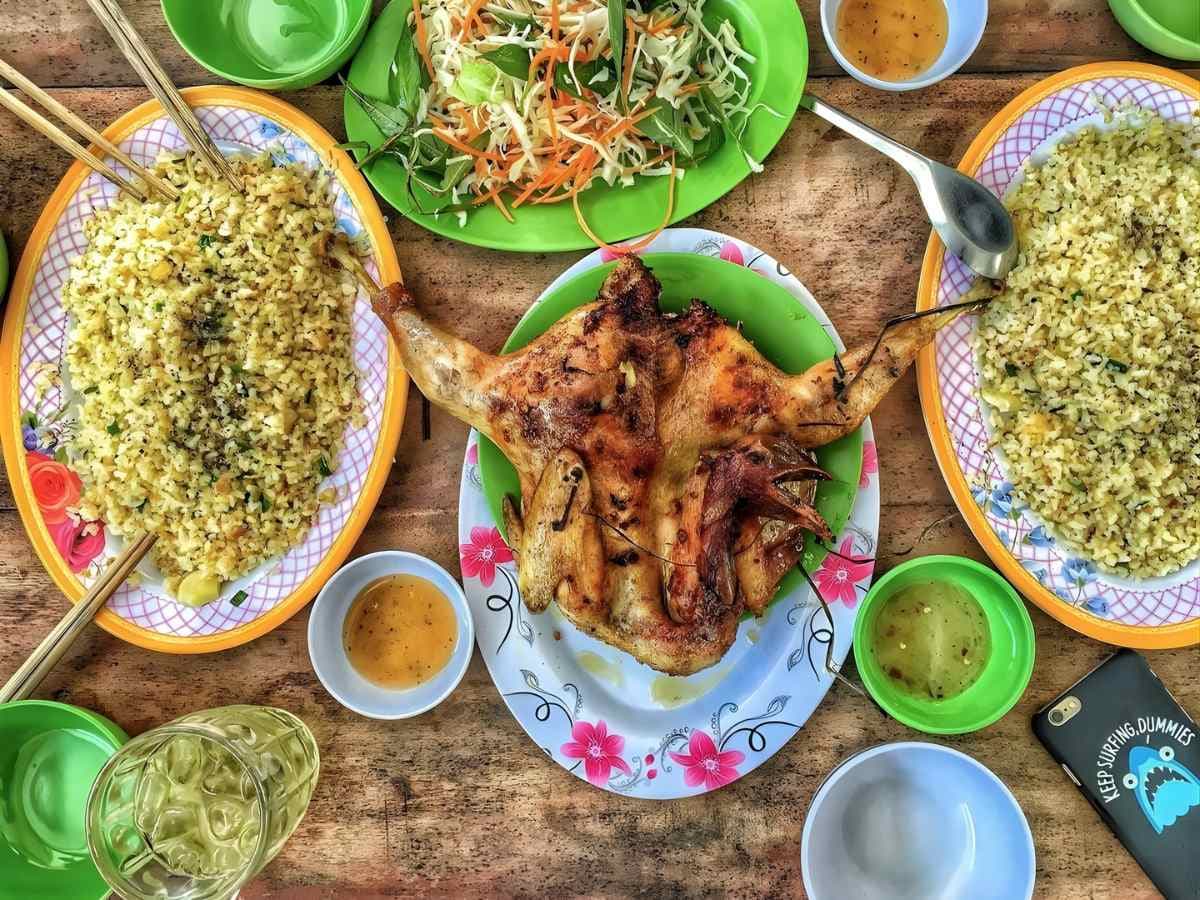 Gà nướng Ô Thum trở thành lựa chọn ẩm thực gắn với hành trình khám phá Bảy Núi.