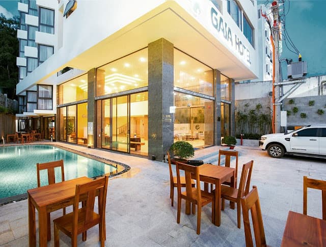 Gaia Hotel có đầy đủ các tiện ích như hồ bơi, café, terrace.