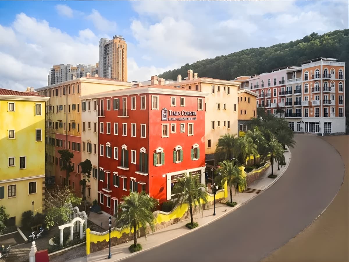 Times Corner Sorrento Boutique Hotel là khách sạn boutique tọa lạc tại Thị trấn Hoàng Hôn.