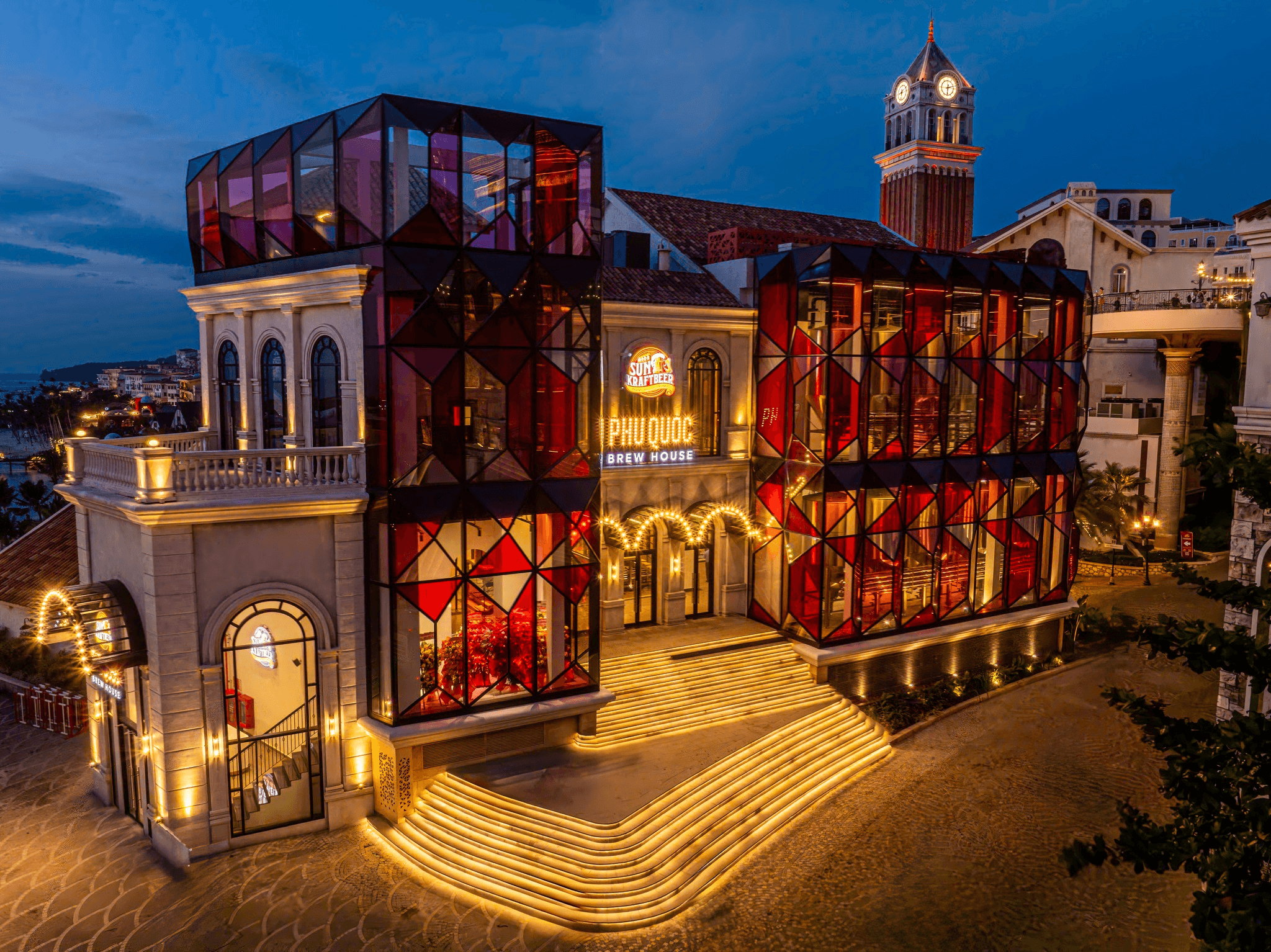 Xưởng bia Phu Quoc Brew House với thiết kế nổi bật tại Sunset Town.