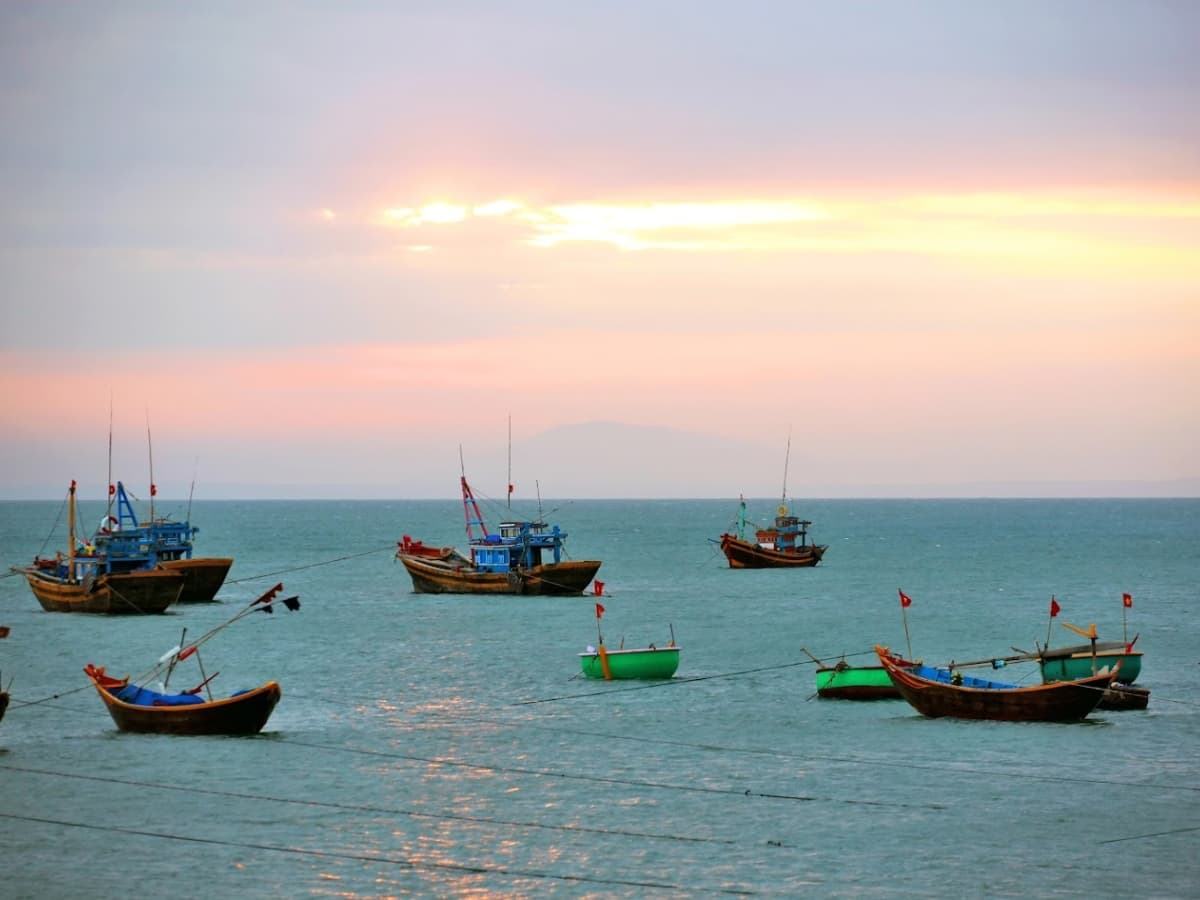 Làng chài Hàm Ninh là điểm đến lý tưởng để tận hưởng không khí yên bình, thư thái trong những ngày đầu năm