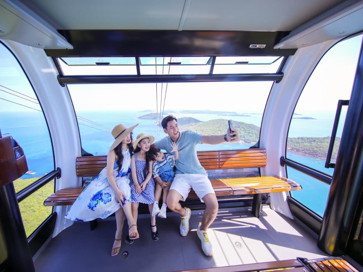 Ngắm cảnh và check-in với phông nền biển đảo An Thới từ trên cao
