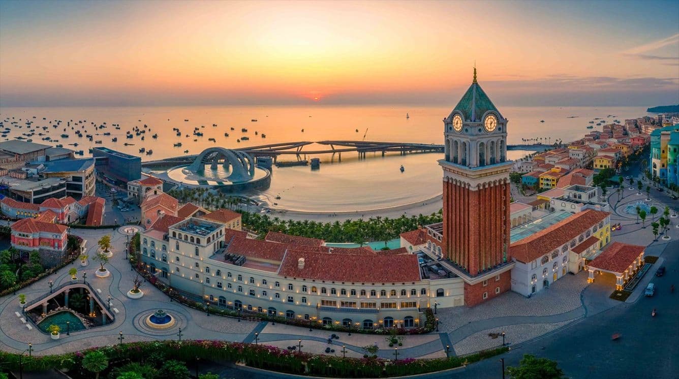 Du khách di chuyển đến Phú Quốc sớm để lựa chọn được nơi lưu trú ưng ý nhất