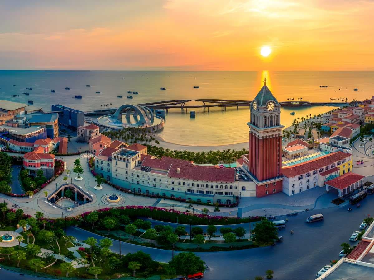 Thị Trấn Hoàng Hôn là điểm đến hòa quyện giữa kiến trúc mang cảm hứng Địa Trung Hải
