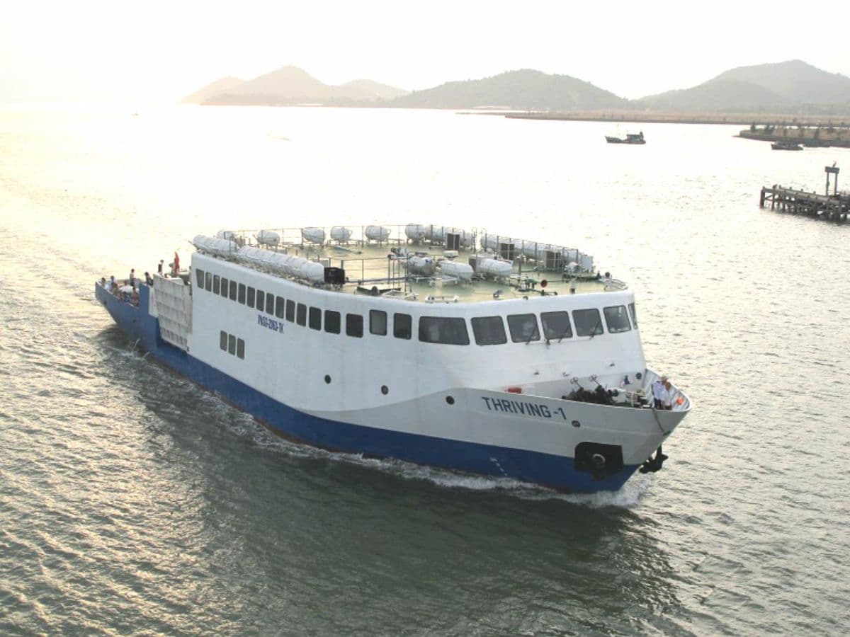 Khung cảnh đại dương bao la khiến chuyến đi bằng phà trở thành trải nghiệm khó quên. (