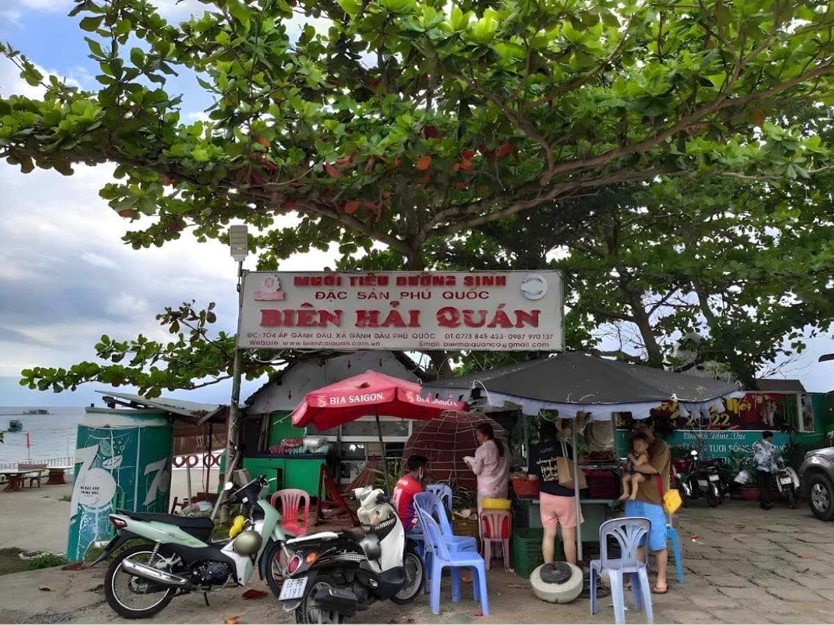Biên Hải Quán là quán ăn thuộc khu vực Gành Dầu, đặc khu Phú Quốc.