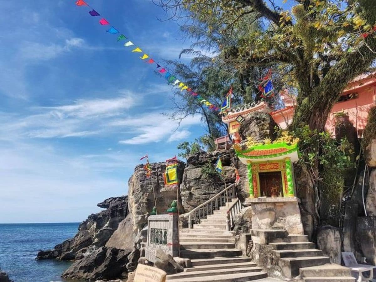 Đời sống tâm linh của cư dân Phú Quốc được thể hiện rõ nét qua lễ hội.
