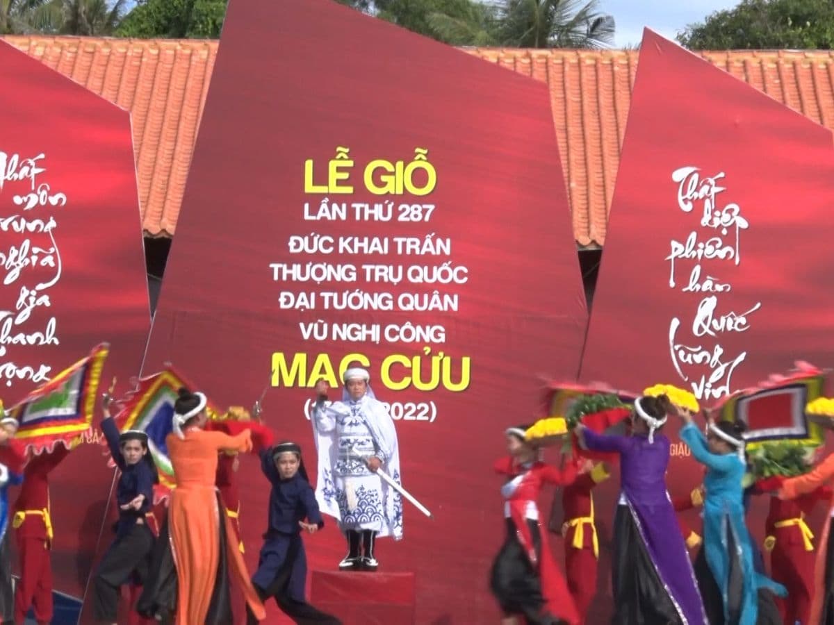 Lễ giỗ Đức khai trấn Mạc Cửu tưởng nhớ công lao khai phá Hà Tiên.