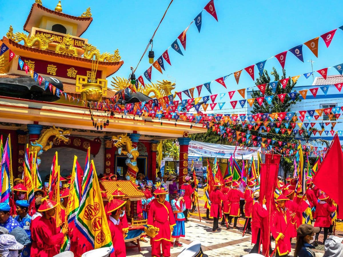 Lễ hội Lăng Ông Nam Hải gắn liền với tín ngưỡng thờ cá Ông.