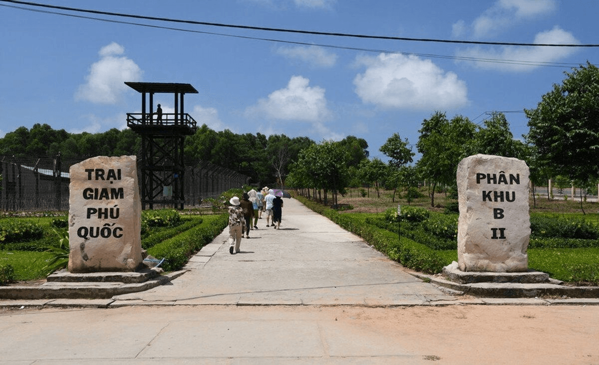 Nhà tù Phú Quốc là điểm tham quan ý nghĩa và nhân văn.