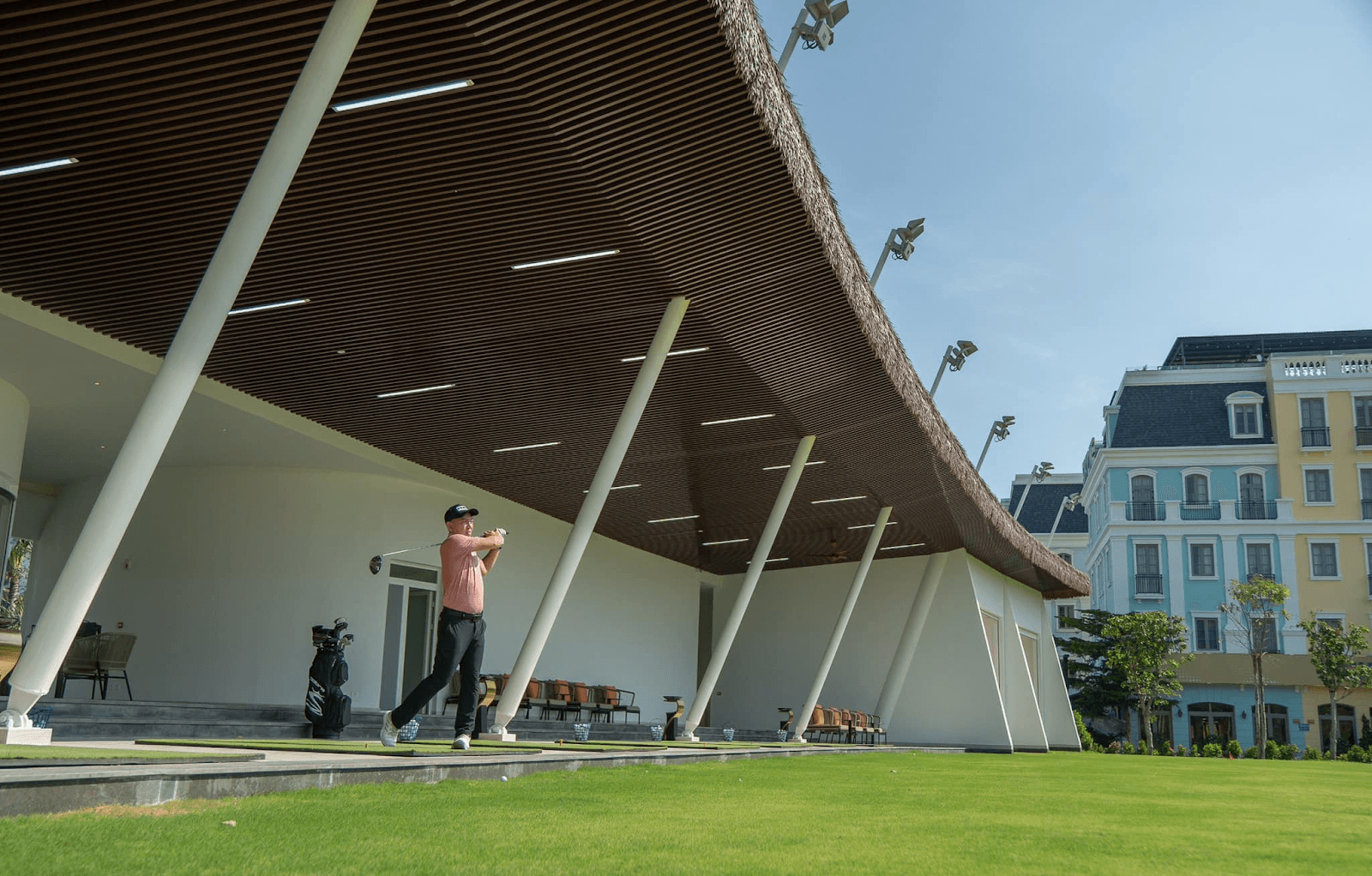 Trải nghiệm chơi golf đẳng cấp tại Kem Beach Driving Range.