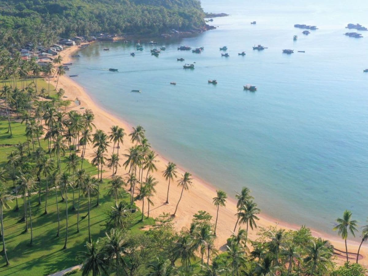 Hòn Thơm được quy hoạch đồng bộ, đầy đủ tiện nghi hơn các đảo nhỏ khác.