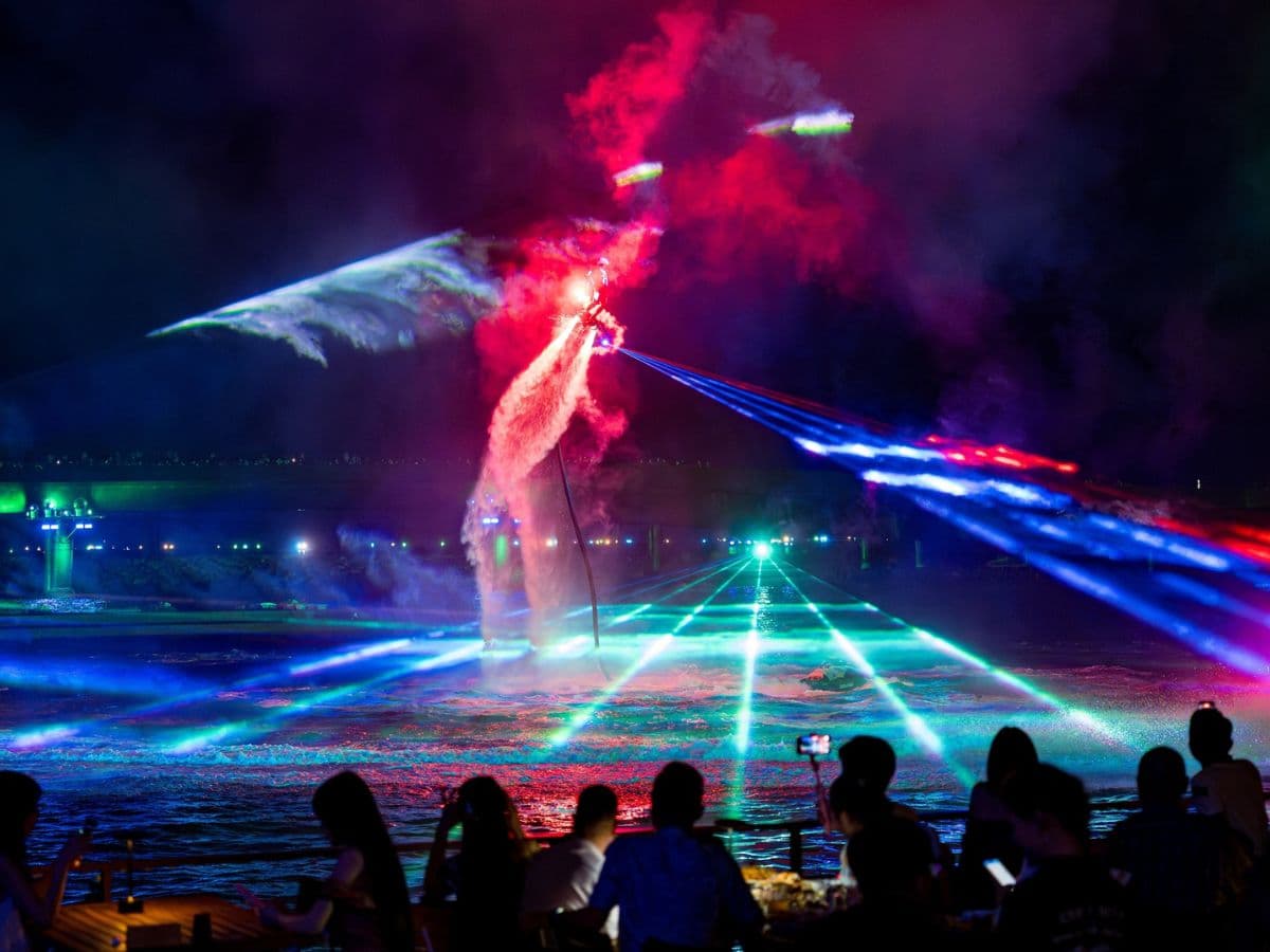 Pháo hoa thường diễn ra vào cuối các show diễn “Symphony of the Sea” và “Kiss of the Sea”.