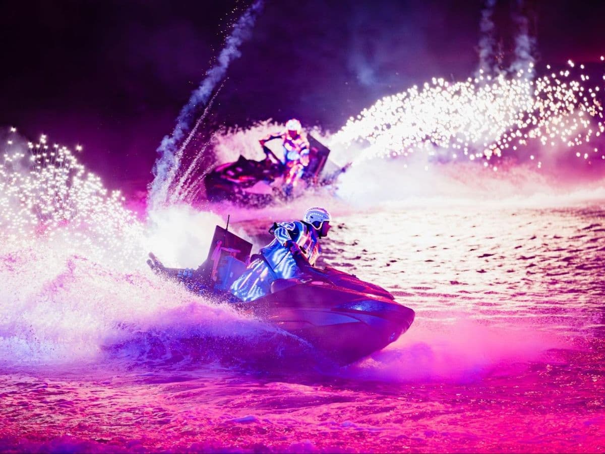 Những màn trình diễn độc đáo tại show “Symphony of the Sea”.