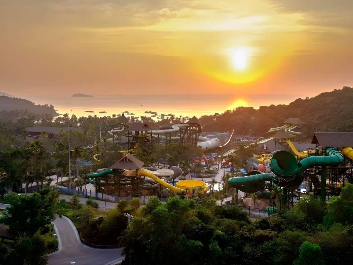 Sun World Hon Thom nổi bật với không gian vui chơi đa dạng.